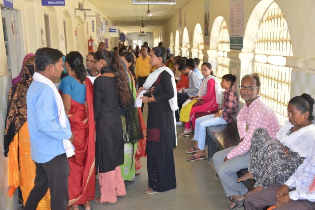 अस्पताल की ओपीडी में दिखाने वाले मरीजों की संख्या बढ़ी 