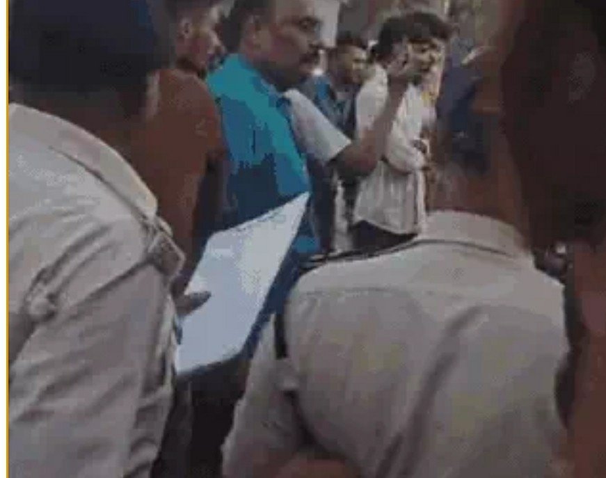 ग्वालियर रेलवे स्टेशन पर पुलिस ने धर्मांतरण कराने जा रहे तीन लोगों को पकड़ा