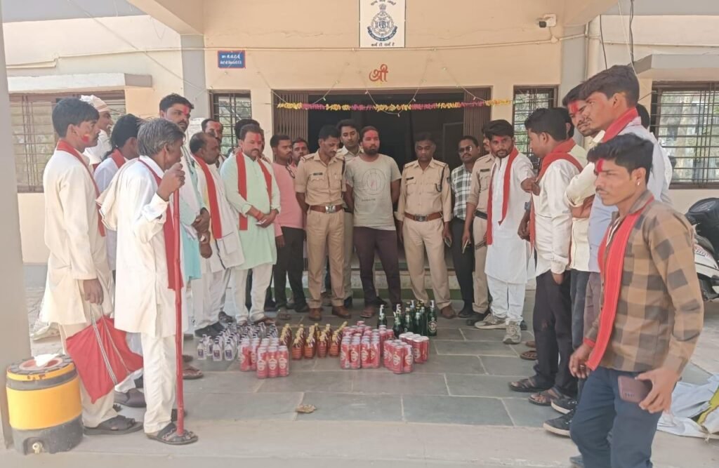 संगठन की सूचना पर पुलिस ने छापामार कार्यवाही द्वारा 56 लीटर अबैध शराब जब्त