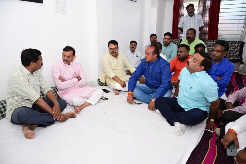 वीडी ने सुरेंद्र नाथ सिंह के परिवार को बंधाया ढाढस