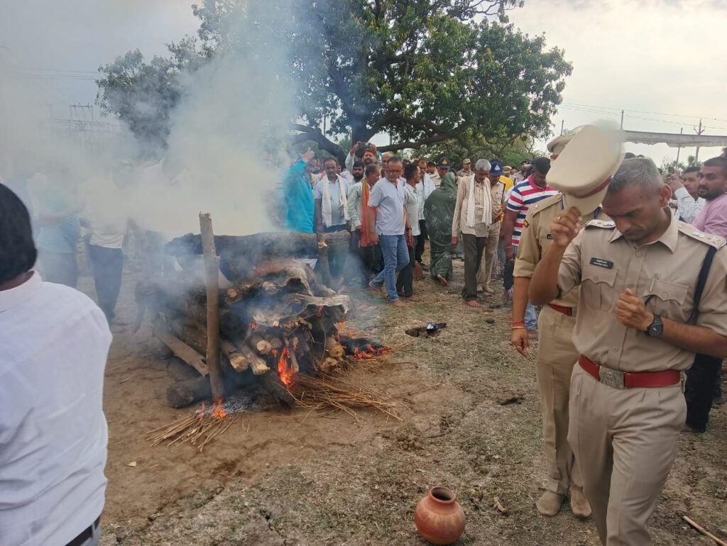 दिवंगत ASI रामचरण का हुआ अंतिम संस्कार, सरकार देगी शहीद का दर्जा