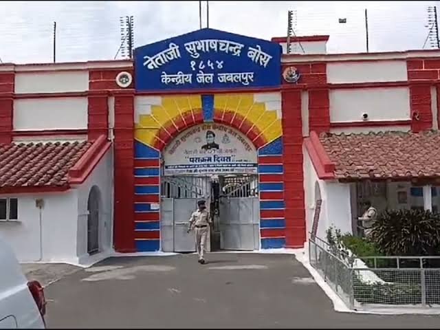 कैदियों को तम्बाकू, गुटखा देता था डॉक्टर