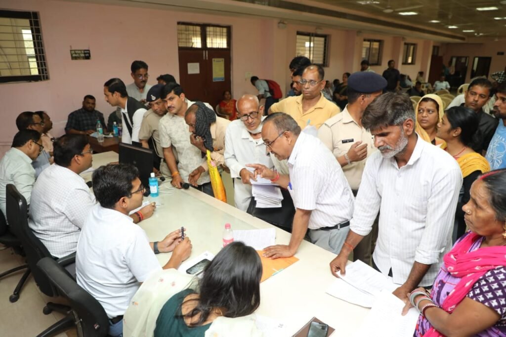 कलेक्ट्रेट की जन-सुनवाई में 124 लोगों की समस्याओं की हुई सुनवाई