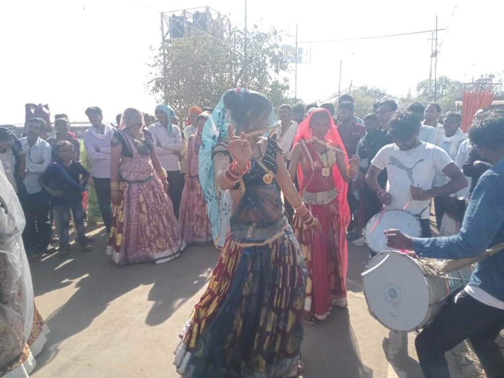 मां जानकी के धाम करीला में तीन दिवसीय मेला प्रारंभ 