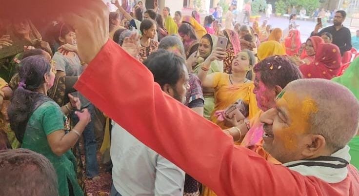 चक्रधर के आंगन में धूमधाम से मना रंगपंचमी फाग महोत्सव