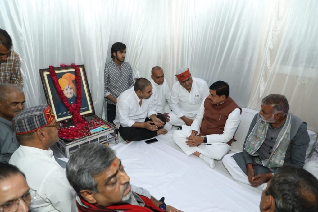 मुख्यमंत्री ने विधायक प्रीतम लोधी एवं सांखला के निवास पर पहुँचकर संवेदना व्यक्त की