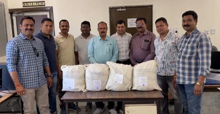 क्राइम ब्रांच ने गांजा तस्करों को किया गिरफ्तार, 4 लाख का गांजा बरामद