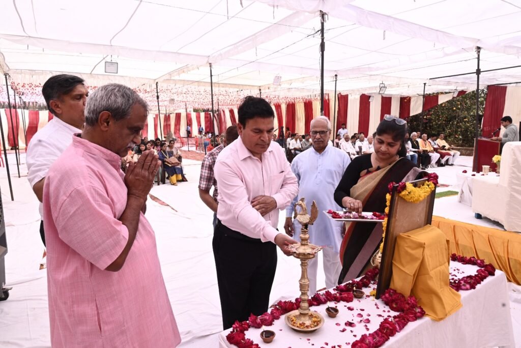 योग स्वयं को जानने का विज्ञान है: हनुमंत राव