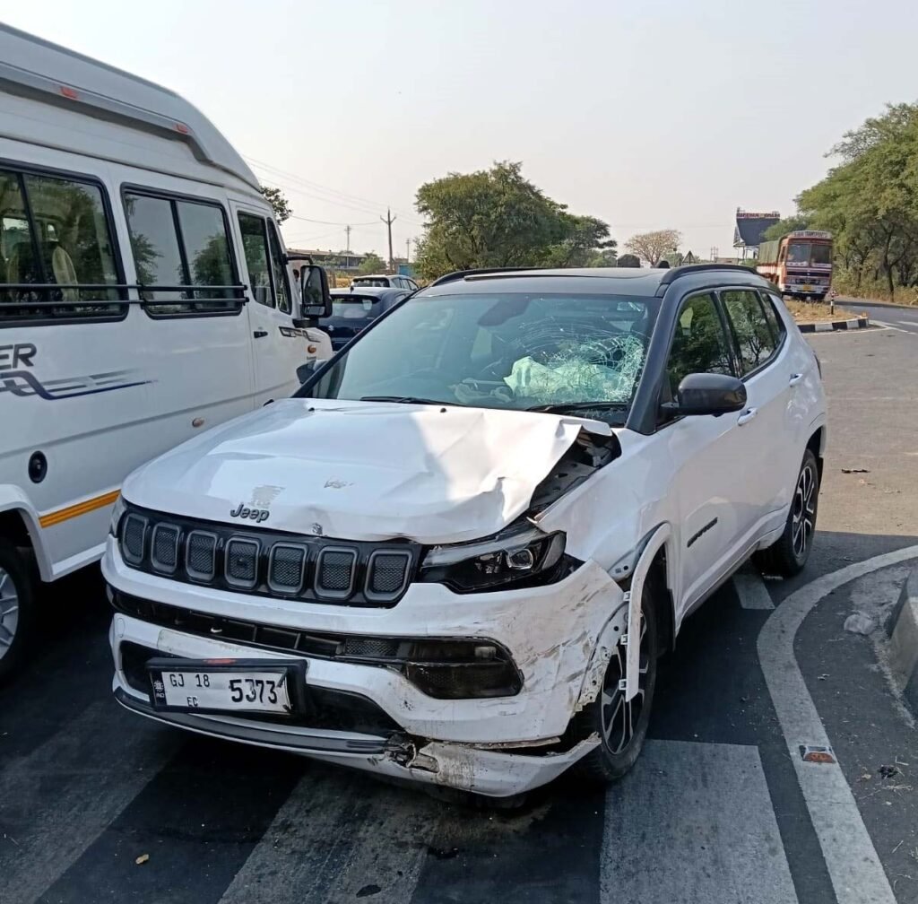 दो सड़क हादसे, 2 युवकों की मौत, 1 युवती घायल