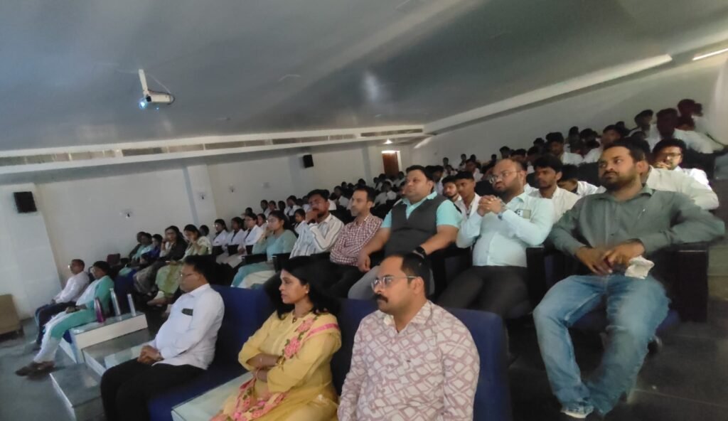 राधारमण महाविद्यालय में फार्माकोविजिलेंस अवेयरनेस कार्यक्रम आयोजित