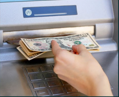 ए टी एम मे नकली नोट जमा करते युवक पकड़ाया