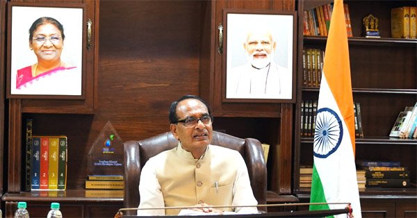 कृषि की चुनौतियों के समाधान में आगे आयें छात्र: शिवराज