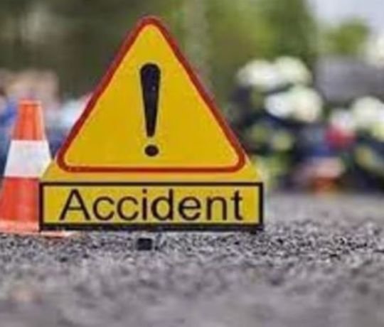 कार डम्पर की टक्कर से चालक की मौत