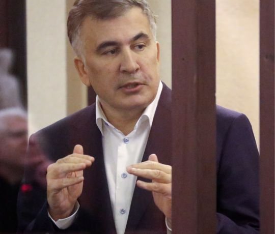 जॉर्जिया के पूर्व राष्ट्रपति साकाशविली को साढ़े चार साल की अतिरिक्त जेल की सजा