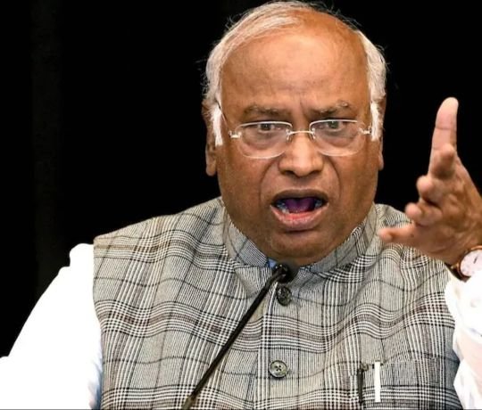 ‘मेक इन इंडिया’ बना केवल प्रचार का माध्यम : खरगे