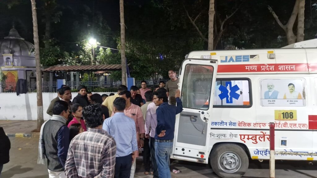 किसी अज्ञात वाहन की टक्कर लगने से मासूम सहित पिता, पुत्र सड़क हादसे के हुए शिकार.