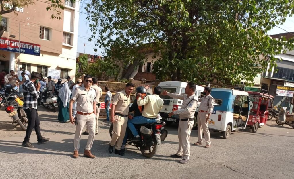 1489 वाहन बिना नंबर भर रहे थे फर्राटा