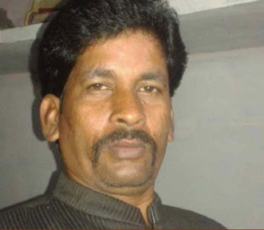 शिक्षक पर पलटा गिट्टी से भरा ट्रैक्टर,  मौत