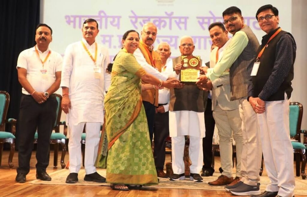 रेडक्रॉस सोसायटी पुरस्कृत