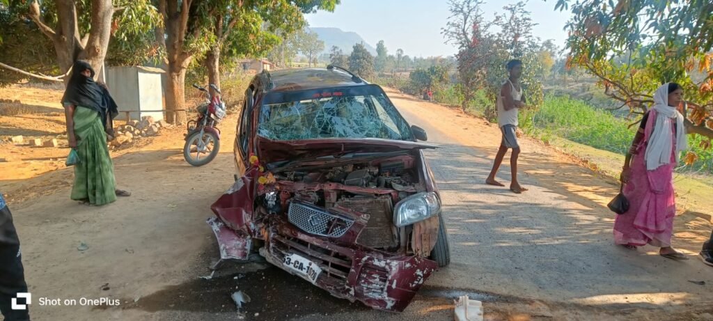 कार-  बाइक की भिडंत, 6 लोग घायल