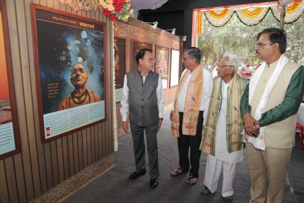 यहाँ गोले बारूद के साथ देखिए  प्राचीन हथियार