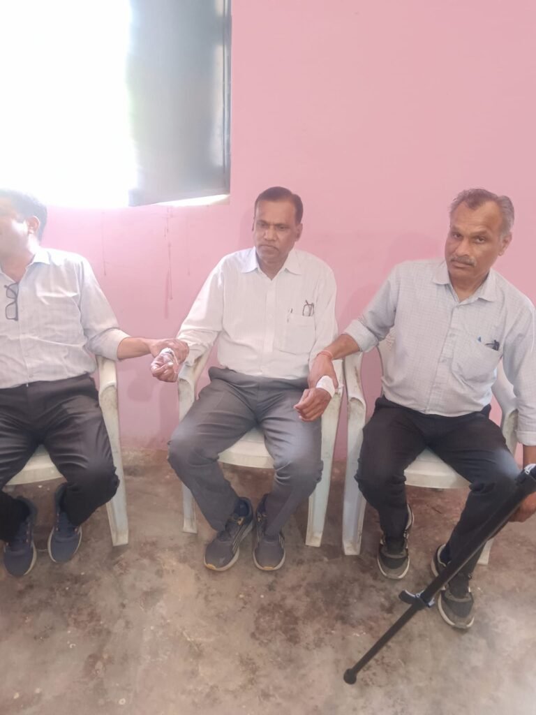 सब इंजीनियर 10 हजार और पंचायत सचिव 5 हजार की घूंस लेते गिरफ्तार