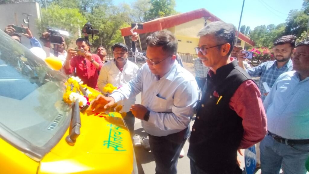 निगम को मिले 6 नए सीएनजी कचरा संग्रहण वाहन