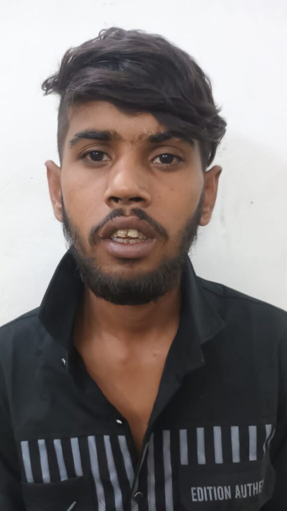 अयोध्यापुरी में गांजा बेचते हुए आरोपी पकड़ाया