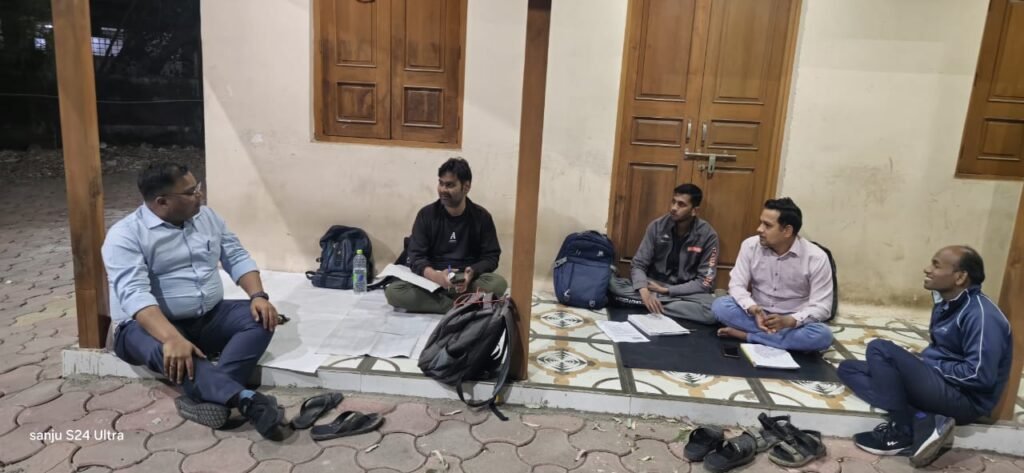 खुले आसमान के नीचे पढ़ाई कर रहे छात्रों की सहायता के लिए उठाए कदम