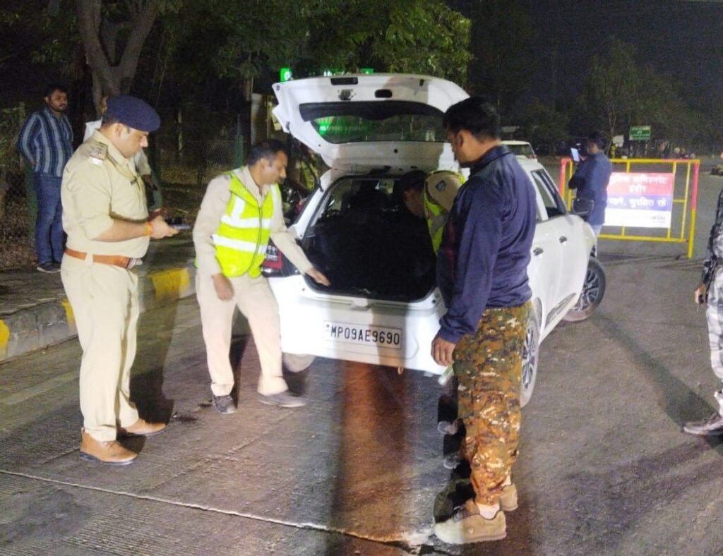 देर रात पुलिस ने चलायी सरप्राइज चेकिंग