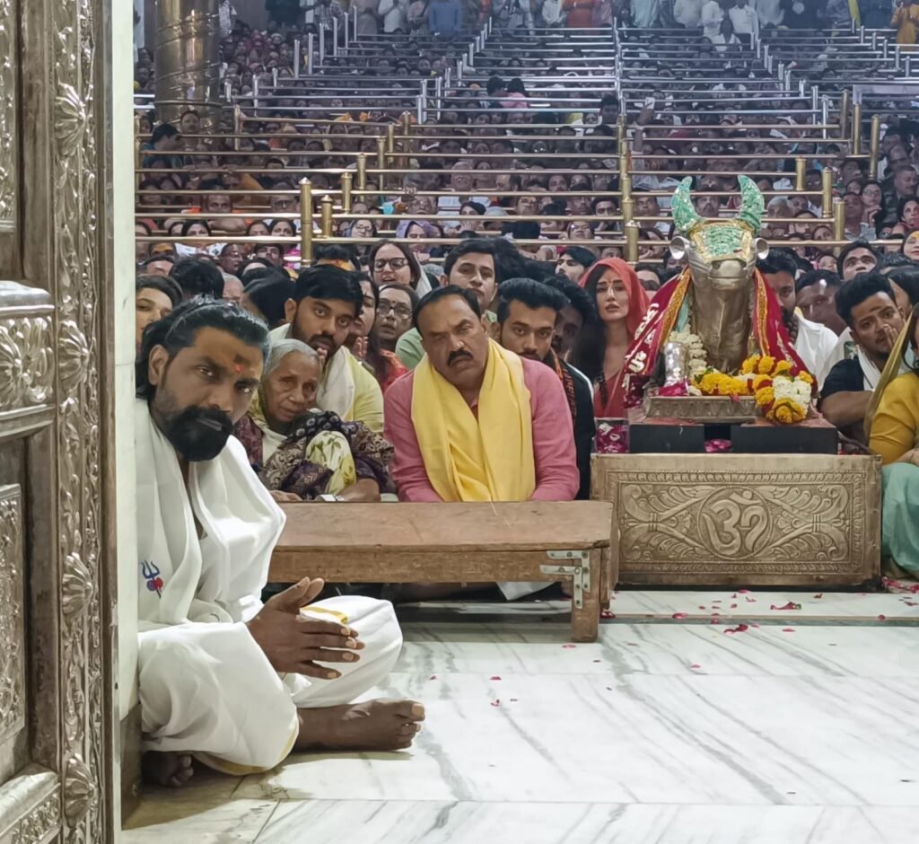 कोरियोग्राफर  रैमो डिसूजा  भस्मार्ती में सम्मिलित हुए