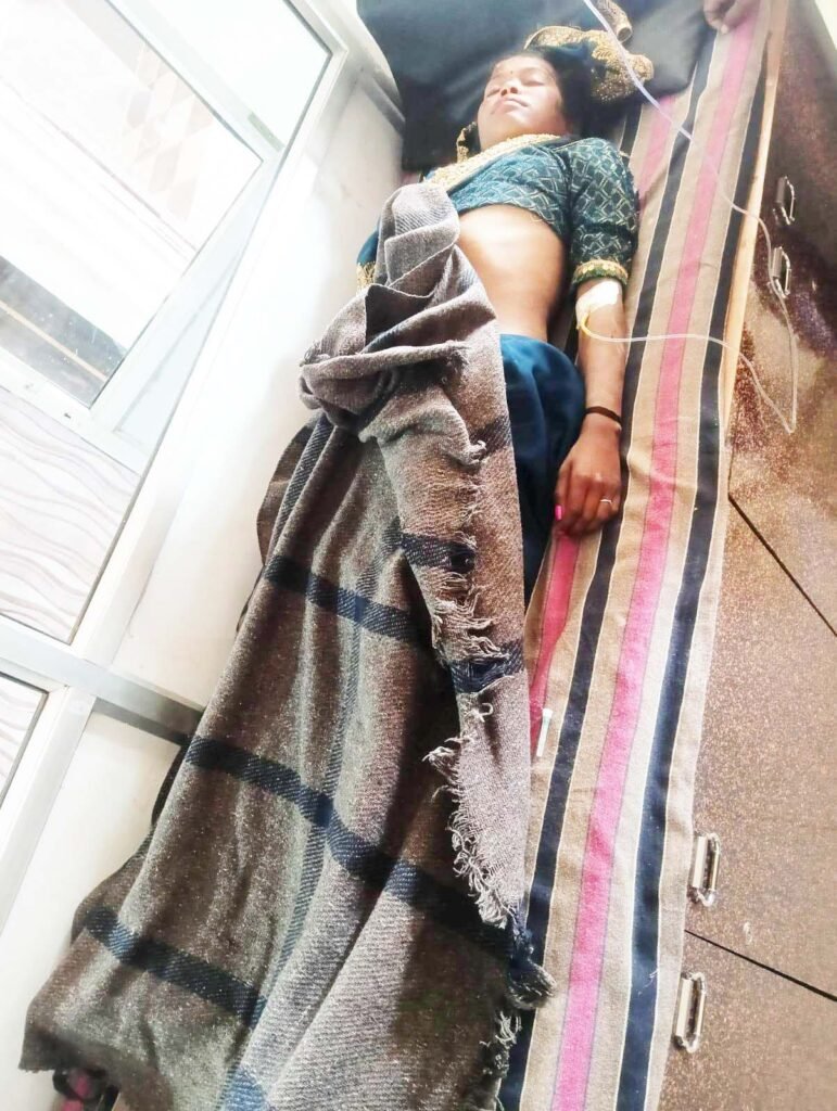 चटनिहा में मनचलों ने युवती के गले में लगे दुपट्टा को खींचकर घसीटा, युवती की हालत गंभीर