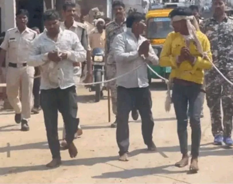 मुरैना पुलिस पर हमले के आरोप में गिरफ्तार आरोपियों का जुलूस निकाला