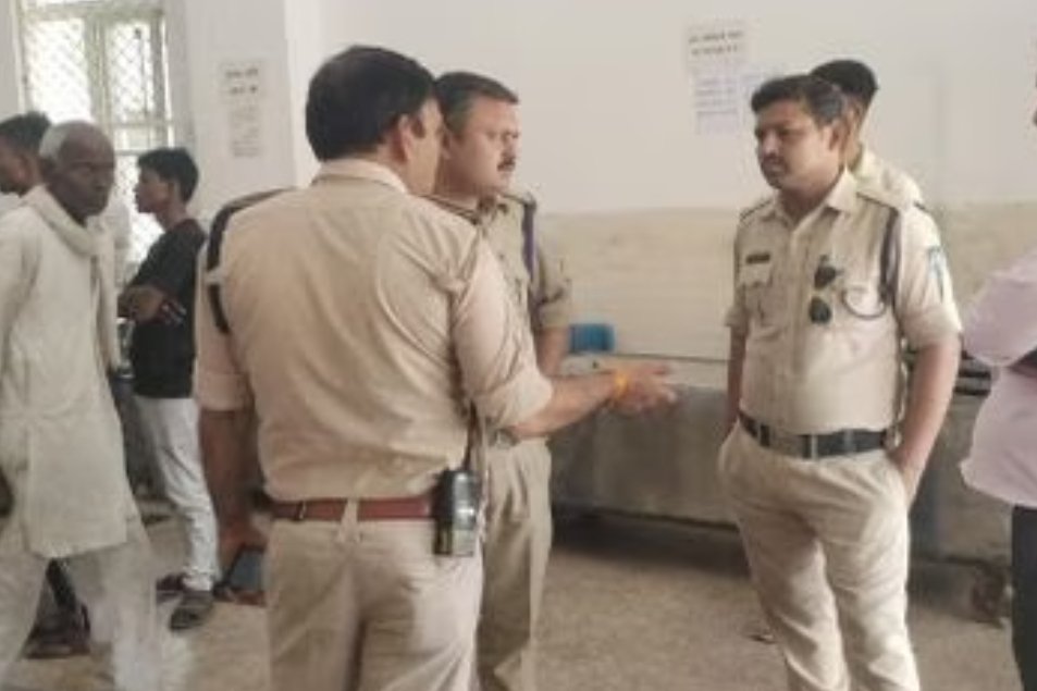 झगड़ा शांत कराने पहुंचे पड़ोसी की गोली मारकर हत्या