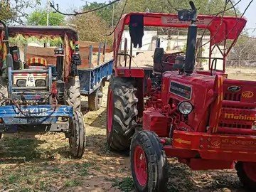 भिंड पुलिस ने नाइट गश्त में पकड़े रेत से भरे ट्रैक्टर, एक चालक पकड़ा