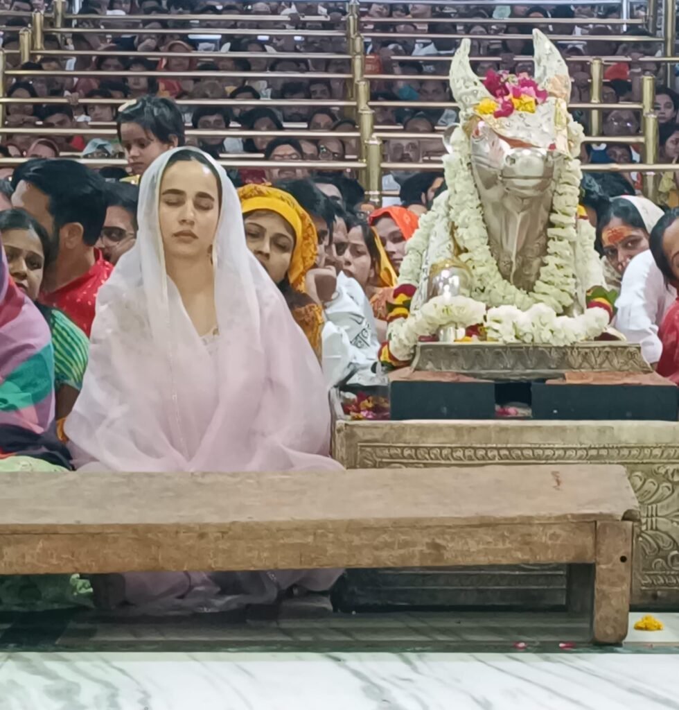 गायिका व अभिनेत्री सुश्री सुनंदा शर्मा श्री महाकालेश्वर भगवान की भस्मार्ती में सम्मिलित हुई