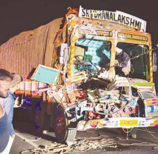 सोमवार की देर रात तेजाजीनगर ब्रिज पर भीषण हादसा