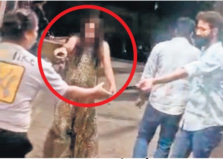 विजयनगर थाने पर महिला के हंगामे से तंग पुलिसकर्मियों ने बनाया वीडियो