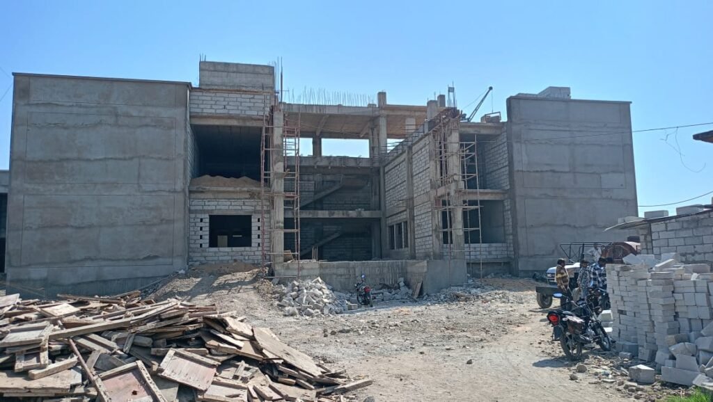 पड़ाना में 4 महीने बाद भी पूरा नहीं हुआ सीएम राईज स्कूल के भवन का निर्माण