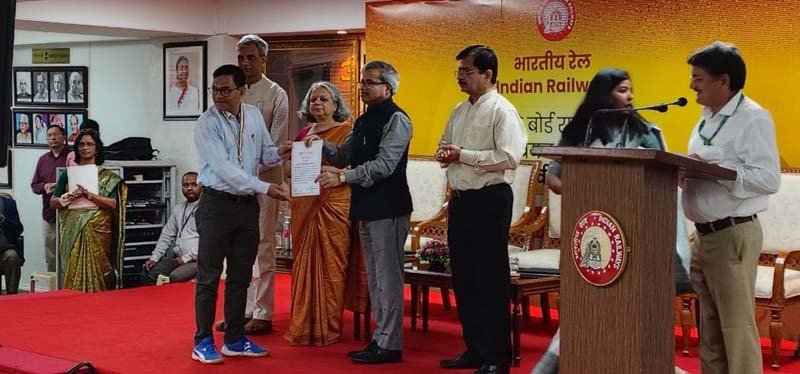 रतलाम रेल मंडल को मिला आचार्य महावीर प्रसाद चल वैजयंती पुरस्कार
