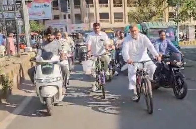 ऊर्जा मंत्री साइकल चलाकर सब्जी खरीदने पहुंचे मंडी