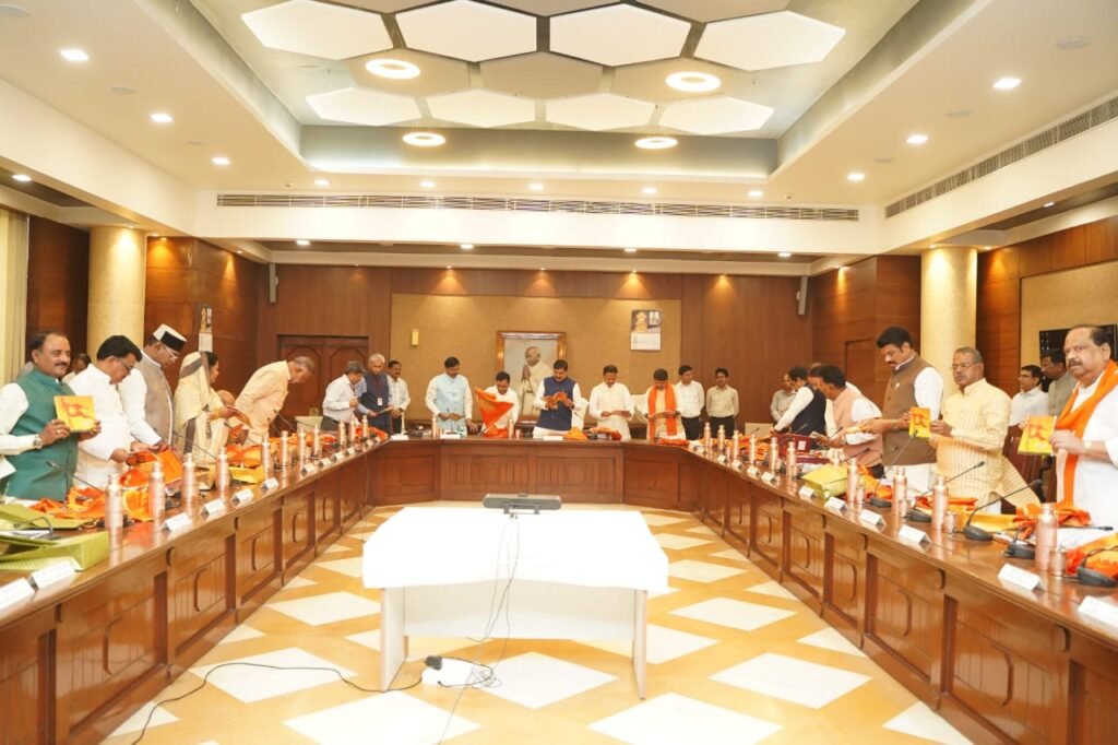 विक्रमादित्य ध्वज तथा पुस्तिका भारत का नव वर्ष विक्रम संवत का विमोचन