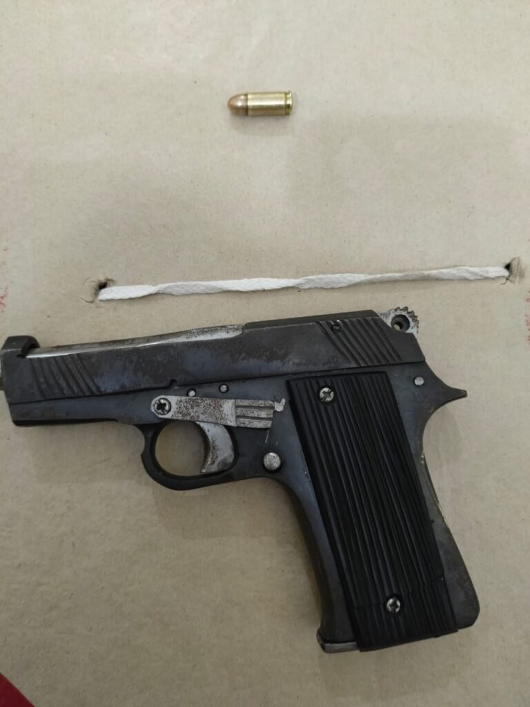 फायर आर्म्स समेत दो बदमाश पकड़ाए