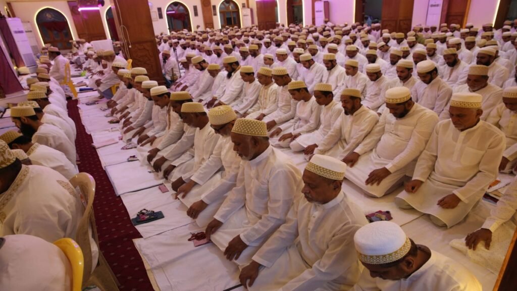 वोहरा समाज ने इब्राहिम मस्जिद में अदा की ईद की नमाज