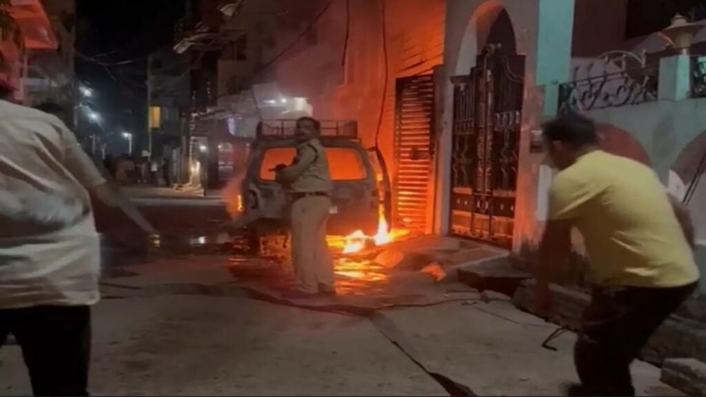 एक साथ दो स्थानों पर आगजनी