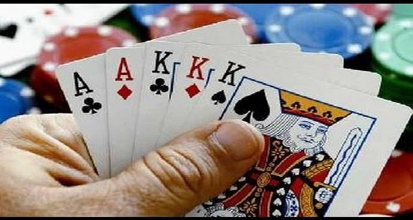 जुआ खेलते 9 लोग गिरफ्तार