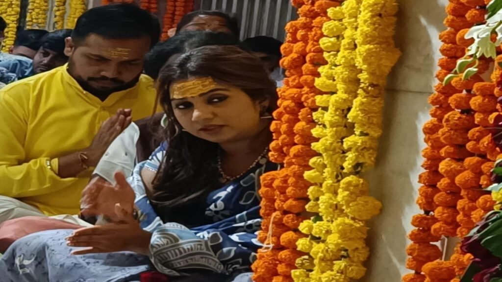 पार्श्व गायिका श्रेया ने किए महाकाल के दर्शन