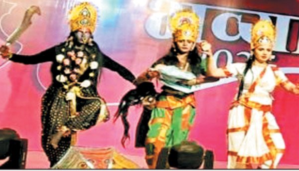 नूतन कॉलेज में छात्राओं ने नृत्य से बांधा समा