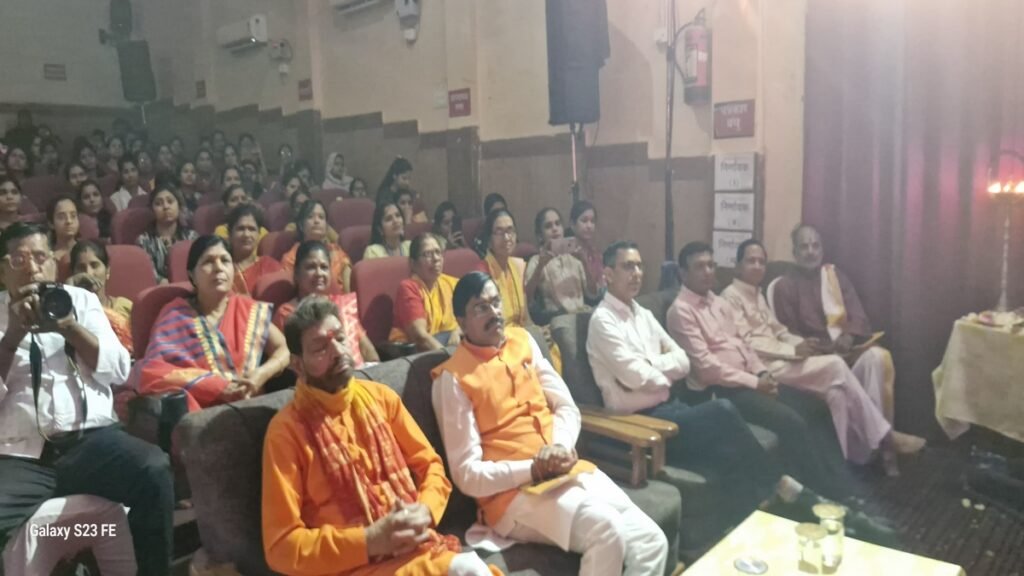 मंत्री हुए शामिल