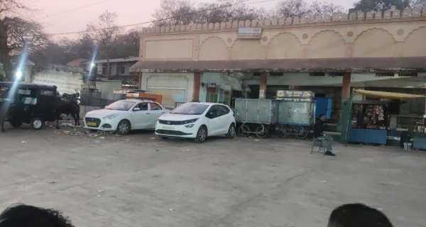 हाट बाजार का स्थान परिवर्तन किया